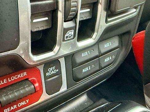Used 2025 Jeep Wrangler Unlimited Sport AWD/4WD image 26