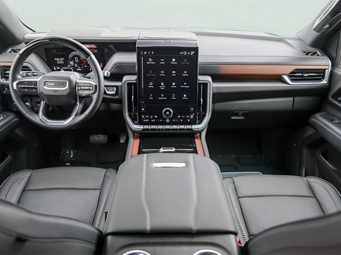 Used 2025 GMC Yukon XL Denali w/ Denali Reserve Package image 30