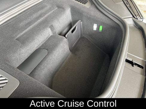 Used 2025 Porsche Macan Electric RWD image 12