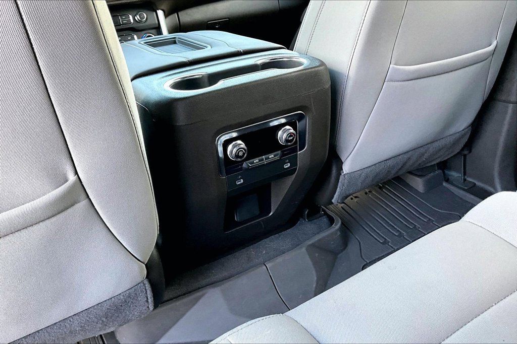 Used 2024 GMC Yukon SLE w/ Gmc Pro Safety Plus Package AWD/4WD image 34