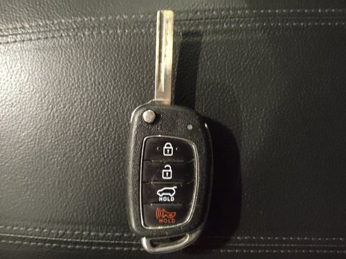 Used 2018 Hyundai Santa Fe Sport image 32