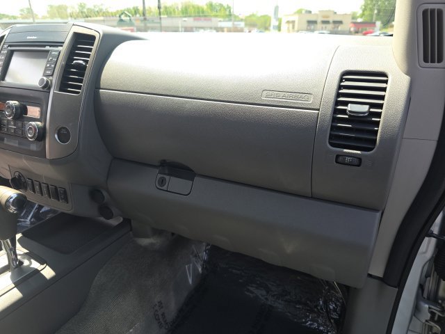 Used 2015 Nissan Frontier SL w/ Moonroof Package AWD/4WD image 41