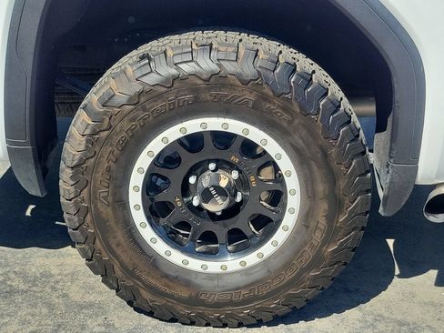 Used 2025 GMC Sierra 1500 Elevation w/ X31 Off-Road Package AWD/4WD image 6