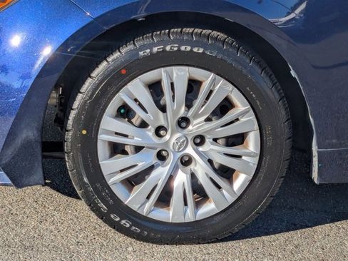 Used 2021 Toyota Corolla LE w/ Carpet Mat Package (TMS) image 18