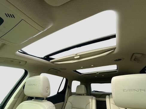 Used 2021 GMC Acadia Denali w/ Denali Ultimate Package image 23