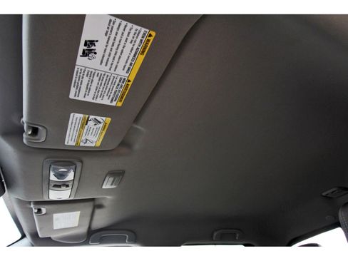 Used 2022 Nissan Frontier SV w/ Technology Package image 29