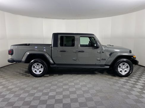 Used 2022 Jeep Gladiator Sport image 6