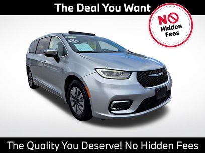 Used 2023 Chrysler Pacifica Limited