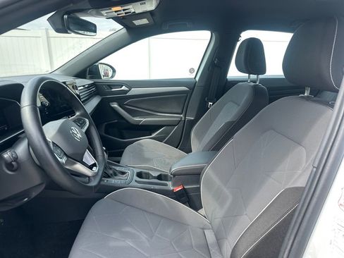 Used 2025 Volkswagen Jetta Sport image 11