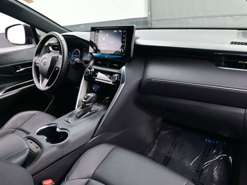 Used 2022 Toyota Venza XLE image 15