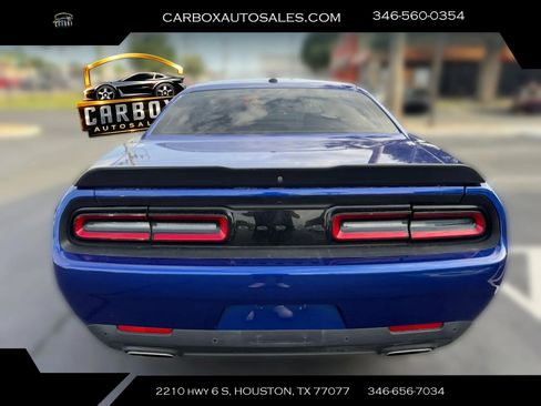 Used 2022 Dodge Challenger SXT w/ Driver Convenience Group image 4