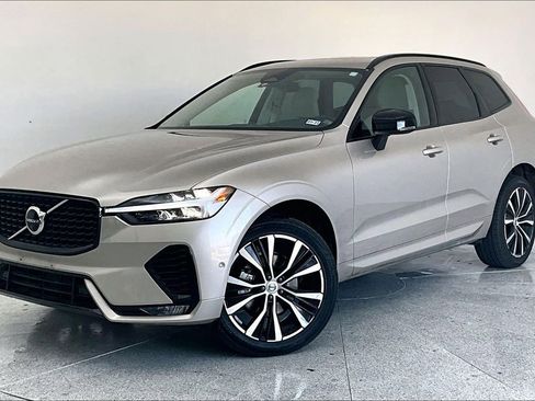 Used 2024 Volvo XC60 B5 Plus image 16