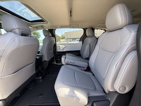 New 2026 Toyota Sienna XLE FWD image 29