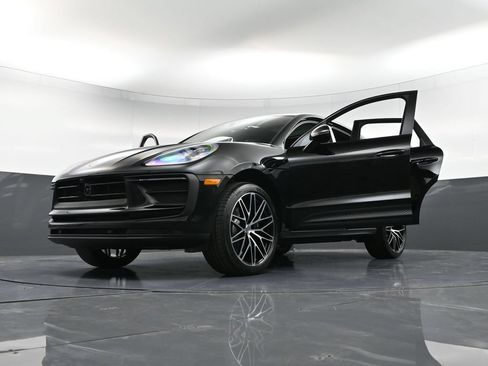 Certified 2026 Porsche Macan AWD/4WD image 39