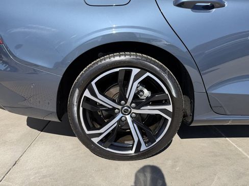 Used 2025 Volvo S60 B5 Plus w/ Climate Package FWD image 15