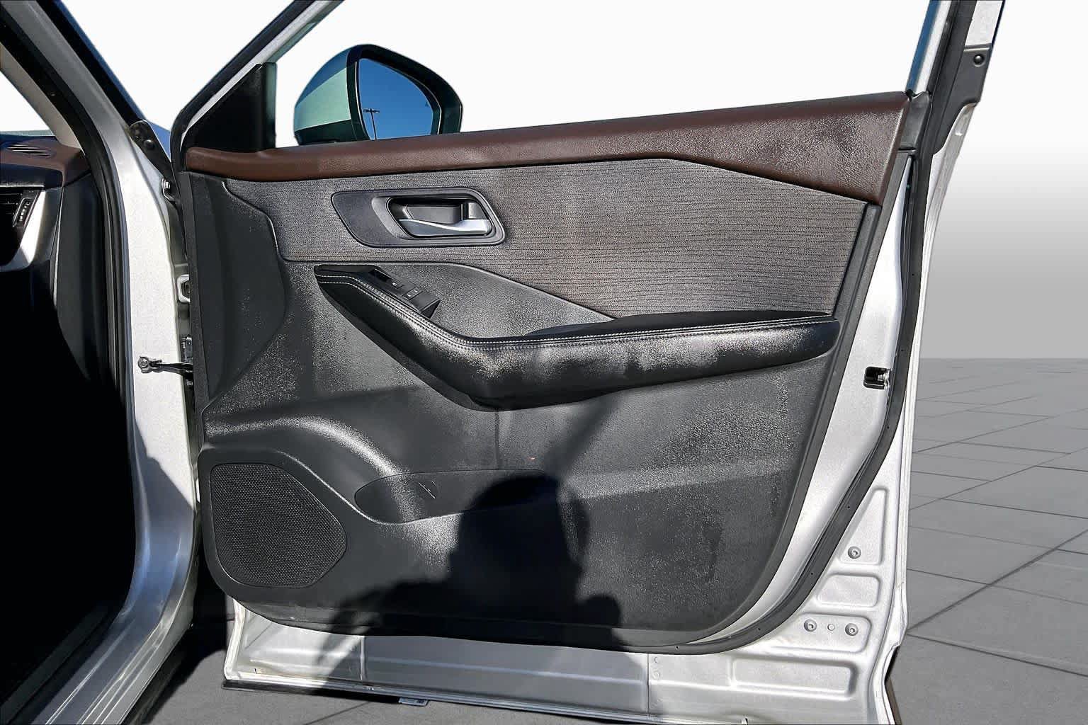 Used 2023 Nissan Rogue SV FWD image 22