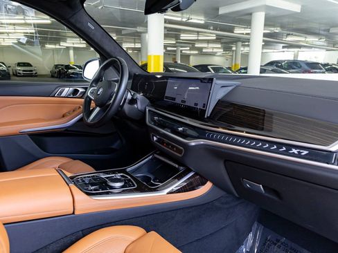 Certified 2024 BMW X7 xDrive40i w/ M Sport Package image 29