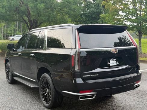 Used 2024 Cadillac Escalade ESV Luxury RWD image 3