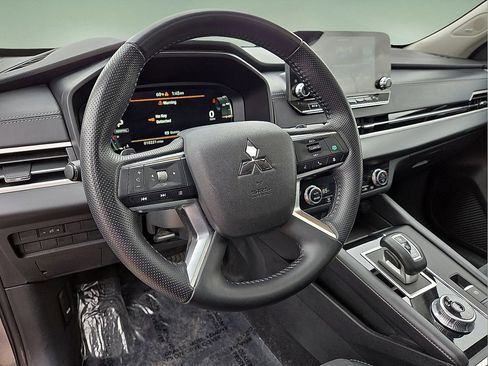 Used 2024 Mitsubishi Outlander SE AWD/4WD image 23