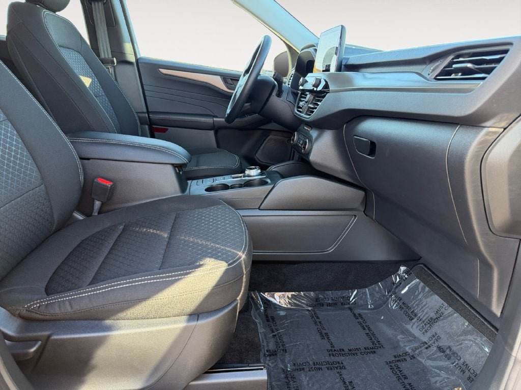 Used 2025 Ford Escape Active AWD/4WD image 24