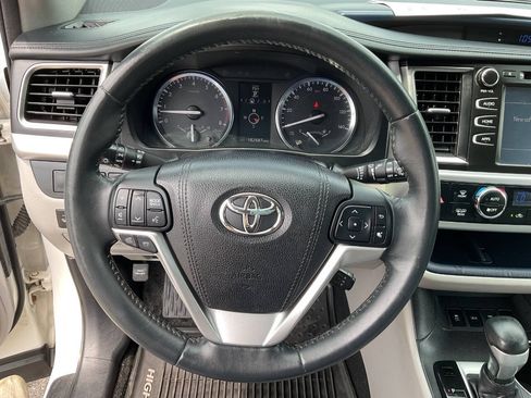 Used 2016 Toyota Highlander XLE AWD/4WD image 17