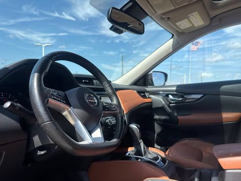 Certified 2017 Nissan Rogue SL w/ SL Premium Package AWD/4WD image 37