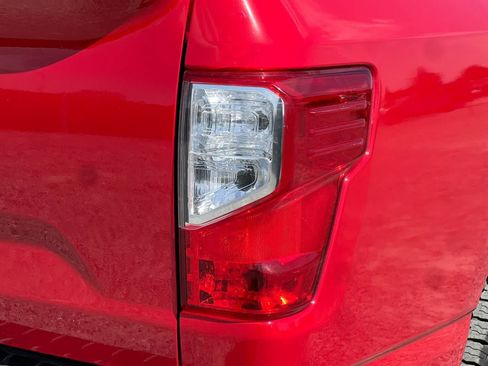 Used 2022 Nissan Titan SV AWD/4WD image 32