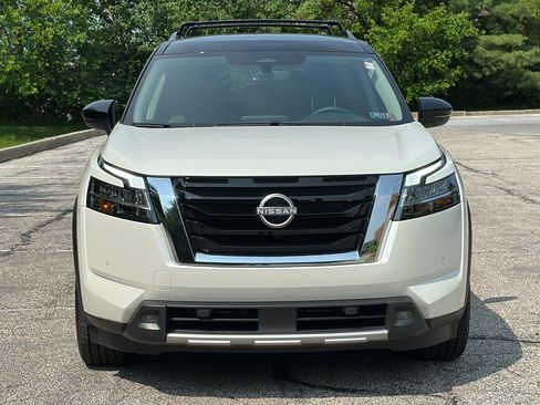 Certified 2024 Nissan Pathfinder SL w/ Cargo Package image 3