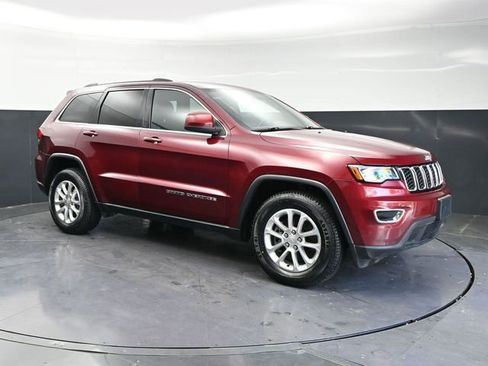 Used 2021 Jeep Grand Cherokee Laredo RWD image 3