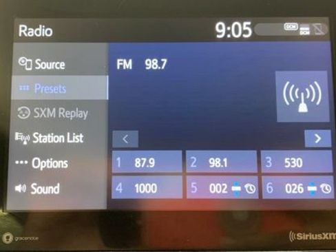 Used 2023 Toyota Camry SE w/ Convenience Package FWD image 27