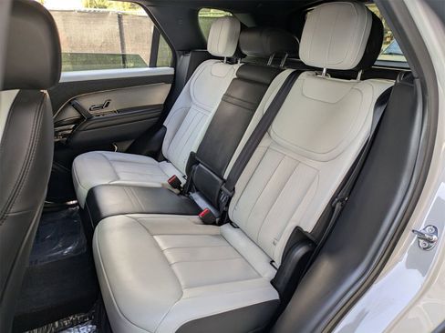 Used 2025 Land Rover Range Rover Sport Dynamic SE image 31