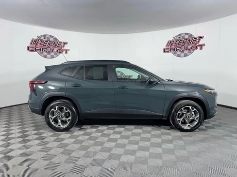 Used 2025 Chevrolet Trax LT w/ Driver Confidence Package image 8