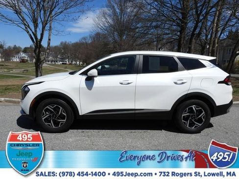Used 2023 Kia Sportage LX AWD/4WD image 2