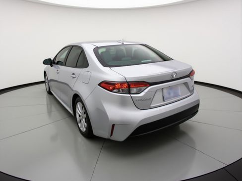 Used 2025 Toyota Corolla LE image 6