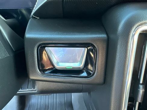 Used 2025 GMC Yukon Elevation AWD/4WD image 8