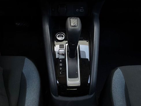 Used 2025 Nissan Versa SV FWD image 25