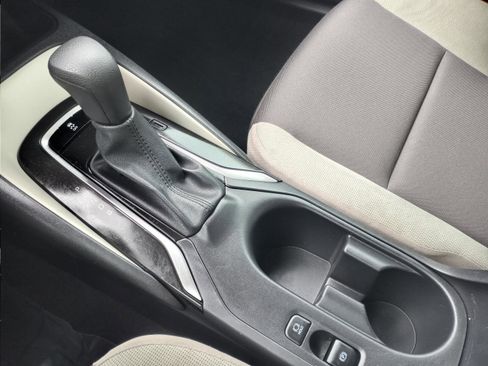 Used 2025 Toyota Corolla LE w/ Convenience Package image 20