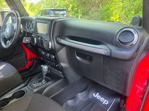 Used 2014 Jeep Wrangler Unlimited Sport w/ Quick Order Package 24S AWD/4WD image 22