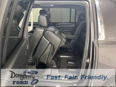 Used 2017 Chevrolet Suburban LT image 34