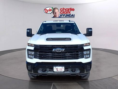 Used 2025 Chevrolet Silverado 2500 Custom w/ Custom Value Package image 8