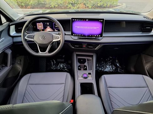 New 2026 Volkswagen Tiguan SE FWD image 6