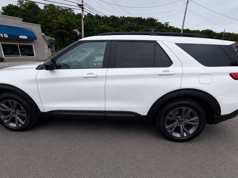 Used 2023 Ford Explorer XLT w/ Equipment Group 202A AWD/4WD image 5