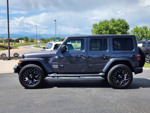 Used 2018 Jeep Wrangler Unlimited Sahara AWD/4WD image 2
