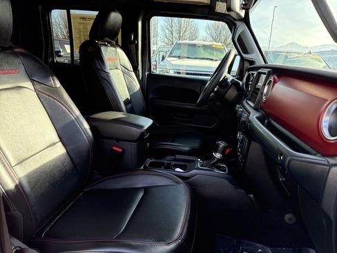 Used 2023 Jeep Gladiator Rubicon w/ Cold Weather Group image 28