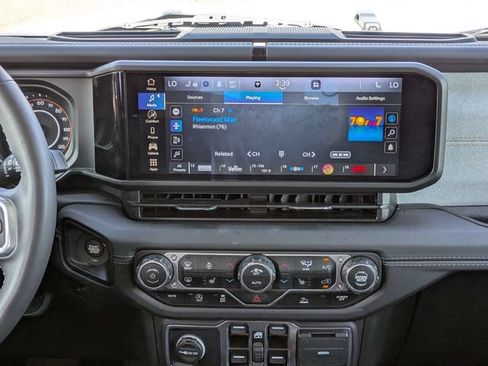 Used 2025 Jeep Wrangler Unlimited Sahara AWD/4WD image 18