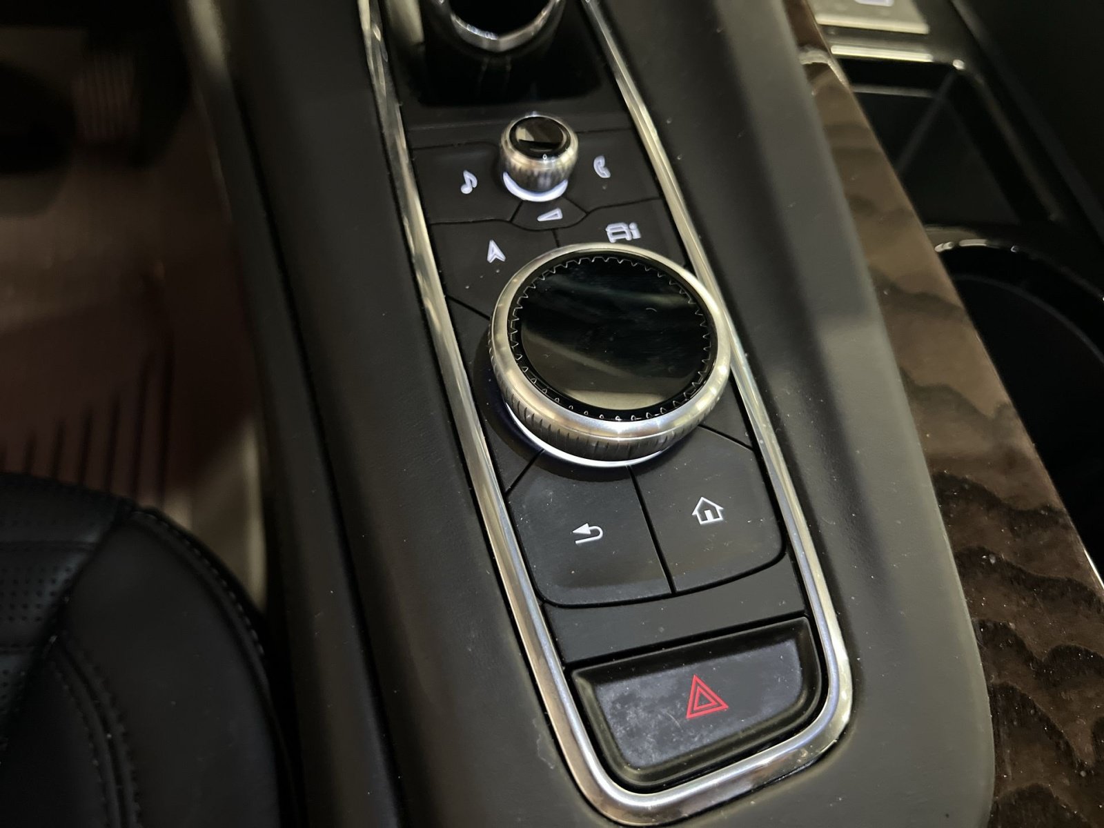 Used 2024 Cadillac Escalade Sport Platinum w/ LPO, Floor Liner Package AWD/4WD image 33
