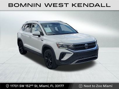 Used 2023 Volkswagen Taos SE w/ Black Wheel Package