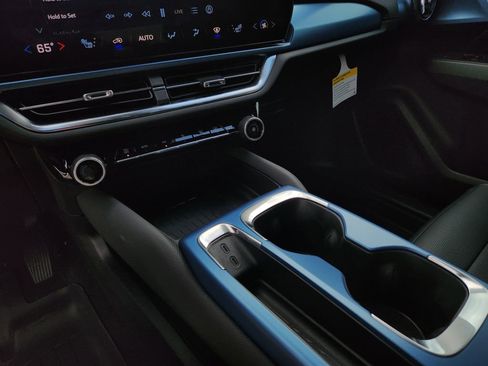 New 2026 Chevrolet Equinox EV LT image 15