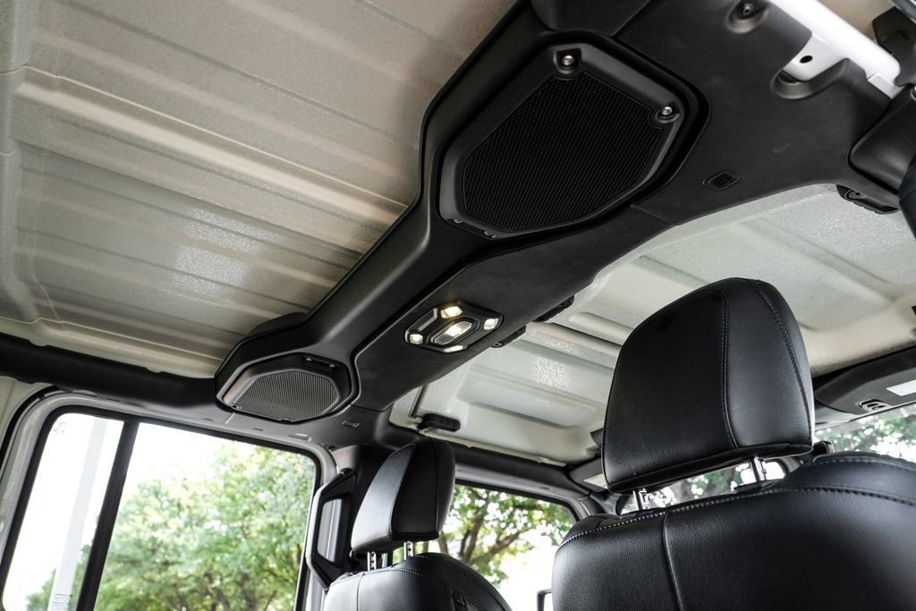 Used 2020 Jeep Wrangler Unlimited Sahara AWD/4WD image 9