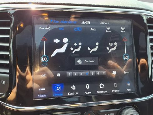 Used 2021 Jeep Grand Cherokee Laredo X AWD/4WD image 7